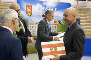 Powiat wieluński: Dzień Edukacji Narodowej odbył się w Gromadzicach