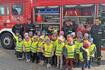 Strażacy w wieluńskiej bibliotece - spotkanie z przedszkolakami