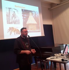 W wieluńskim muzeum zorganizowano wykład o miodzie
