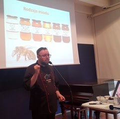 W wieluńskim muzeum zorganizowano wykład o miodzie
