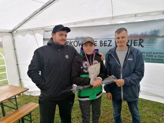 Rozwijają zainteresowania i rehabilitują – zawody wędkarskie dla podopiecznych Zespołu Placówek Specjalnych z Praszki