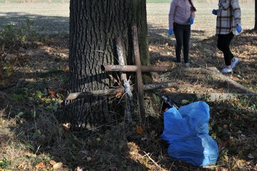 Posprzątali i przypomnieli stary cmentarz ewangelicki w Józefowie (gmina Pątnów)