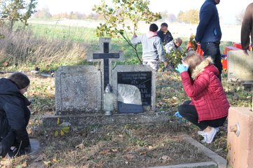 Posprzątali i przypomnieli stary cmentarz ewangelicki w Józefowie (gmina Pątnów)