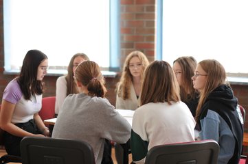 Warsztaty literackie w wieluńskim I LO – kolejny etap projektu Fundacji Słowem Pisane