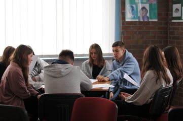 Warsztaty literackie w wieluńskim I LO – kolejny etap projektu Fundacji Słowem Pisane