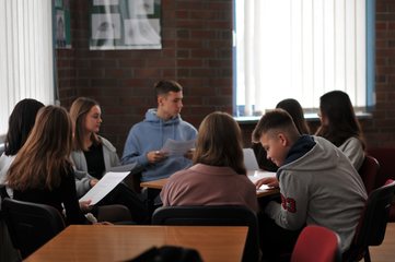 Warsztaty literackie w wieluńskim I LO – kolejny etap projektu Fundacji Słowem Pisane