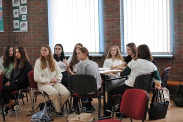 Warsztaty literackie w wieluńskim I LO – kolejny etap projektu Fundacji Słowem Pisane