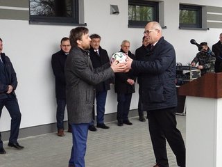 „Na tę inwestycję czekaliśmy 35 lat” - nowe boisko z zapleczem sportowym w Pątnowie