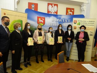 Wręczono stypendia Fundacji na Rzecz Rozwoju Powiatu Wieluńskiego