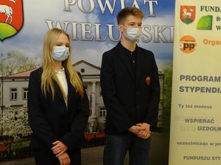 Wręczono stypendia Fundacji na Rzecz Rozwoju Powiatu Wieluńskiego