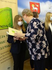 Wręczono stypendia Fundacji na Rzecz Rozwoju Powiatu Wieluńskiego