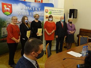 Wręczono stypendia Fundacji na Rzecz Rozwoju Powiatu Wieluńskiego