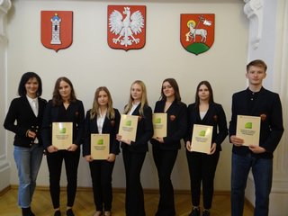 Wręczono stypendia Fundacji na Rzecz Rozwoju Powiatu Wieluńskiego