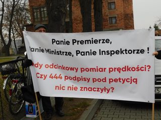 W Białej Drugiej trwa protest mieszkańców. Chcą utworzenia Odcinkowego Pomiaru Prędkości