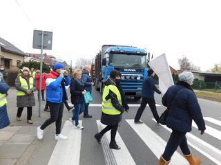 W Białej Drugiej trwa protest mieszkańców. Chcą utworzenia Odcinkowego Pomiaru Prędkości