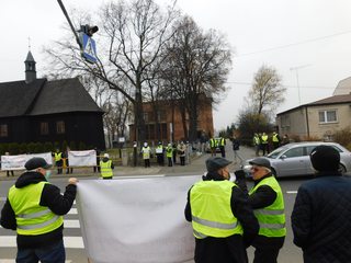 W Białej Drugiej trwa protest mieszkańców. Chcą utworzenia Odcinkowego Pomiaru Prędkości