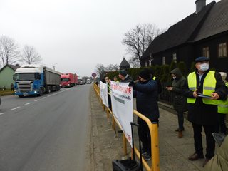 W Białej Drugiej trwa protest mieszkańców. Chcą utworzenia Odcinkowego Pomiaru Prędkości