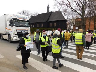 W Białej Drugiej trwa protest mieszkańców. Chcą utworzenia Odcinkowego Pomiaru Prędkości