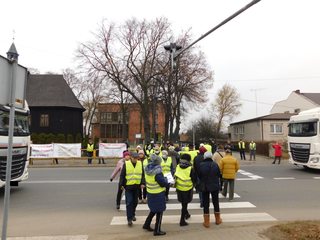 W Białej Drugiej trwa protest mieszkańców. Chcą utworzenia Odcinkowego Pomiaru Prędkości