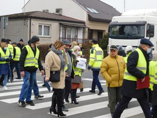 W Białej Drugiej trwa protest mieszkańców. Chcą utworzenia Odcinkowego Pomiaru Prędkości