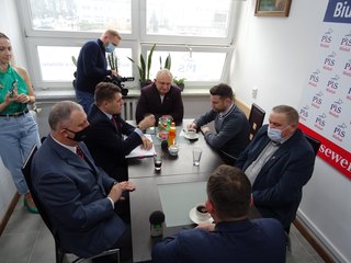 Poseł Rychlik do burmistrza Okrasy: „To spotkanie jest wyrazem wyciągnięcia ręki do burmistrza”