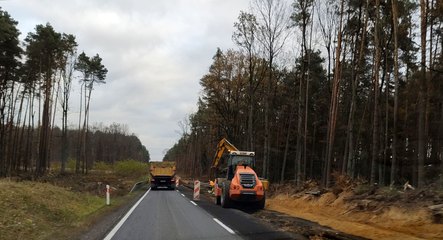 Postępują prace przy rozbudowie DK45 od Praszki do granicy województw opolskiego i łódzkiego