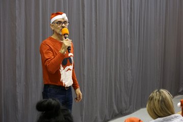 Mikołaj i elfy w Gromadzicach. Była wspólna zabawa, prezenty i mnóstwo radości
