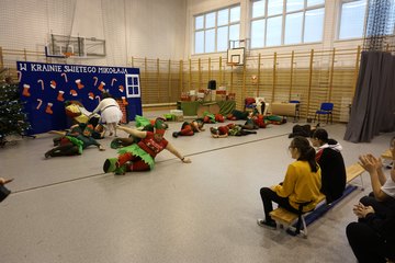 Mikołaj i elfy w Gromadzicach. Była wspólna zabawa, prezenty i mnóstwo radości