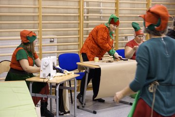 Mikołaj i elfy w Gromadzicach. Była wspólna zabawa, prezenty i mnóstwo radości
