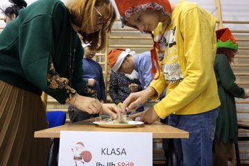 Mikołaj i elfy w Gromadzicach. Była wspólna zabawa, prezenty i mnóstwo radości