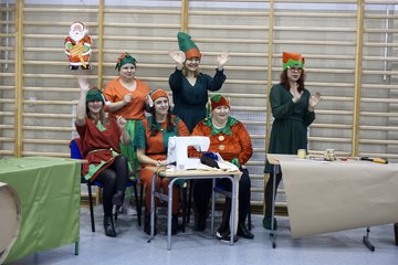 Mikołaj i elfy w Gromadzicach. Była wspólna zabawa, prezenty i mnóstwo radości
