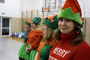 Mikołaj i elfy w Gromadzicach. Była wspólna zabawa, prezenty i mnóstwo radości
