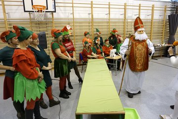 Mikołaj i elfy w Gromadzicach. Była wspólna zabawa, prezenty i mnóstwo radości
