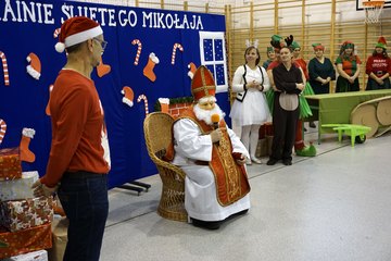 Mikołaj i elfy w Gromadzicach. Była wspólna zabawa, prezenty i mnóstwo radości