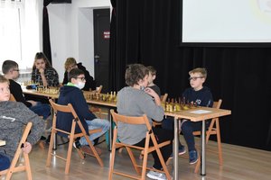 Szachiści z wieluńskiej „piątki” i ze Skomlina w wojewódzkim finale
