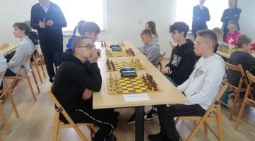 Szachiści z wieluńskiej „piątki” i ze Skomlina w wojewódzkim finale