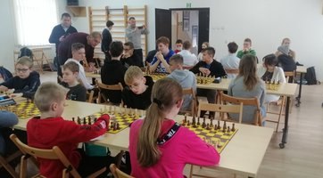 Szachiści z wieluńskiej „piątki” i ze Skomlina w wojewódzkim finale