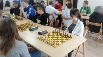 Szachiści z wieluńskiej „piątki” i ze Skomlina w wojewódzkim finale
