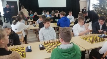 Szachiści z wieluńskiej „piątki” i ze Skomlina w wojewódzkim finale