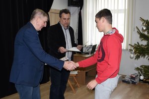 Szachiści z wieluńskiej „piątki” i ze Skomlina w wojewódzkim finale