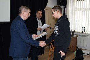 Szachiści z wieluńskiej „piątki” i ze Skomlina w wojewódzkim finale