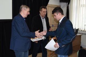 Szachiści z wieluńskiej „piątki” i ze Skomlina w wojewódzkim finale