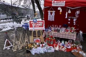 Kiermasz świąteczny i pchli targ w Praszce 