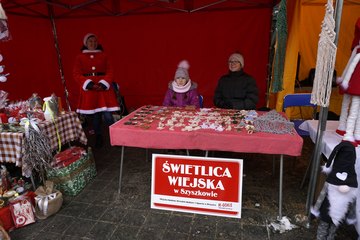 Kiermasz świąteczny i pchli targ w Praszce 