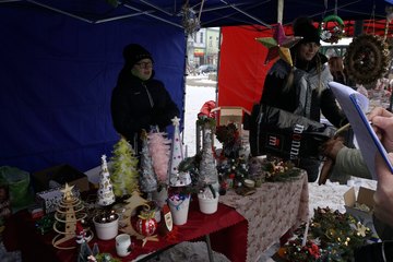 Kiermasz świąteczny i pchli targ w Praszce 