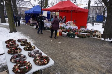 Kiermasz świąteczny i pchli targ w Praszce 