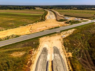 Fot. GDDKiA oddział w Opolu. DK45; budowa obwodnicy Praszki i Gorzowa Śl. Stan na sierpień 2021 r.