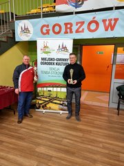 Niemal 30 par rywalizowało przy tenisowych stołach