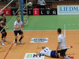 Pewna wygrana wieluńskiego lidera