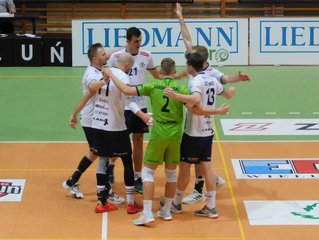 Pewna wygrana wieluńskiego lidera
